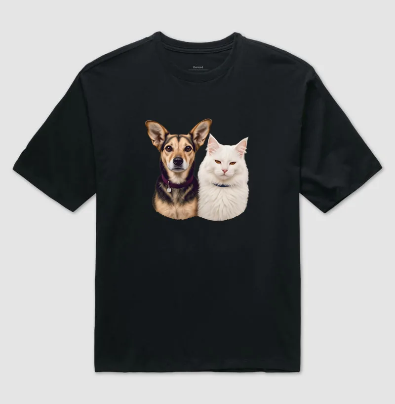 Camiseta oversized com a estampa Amora e Barão