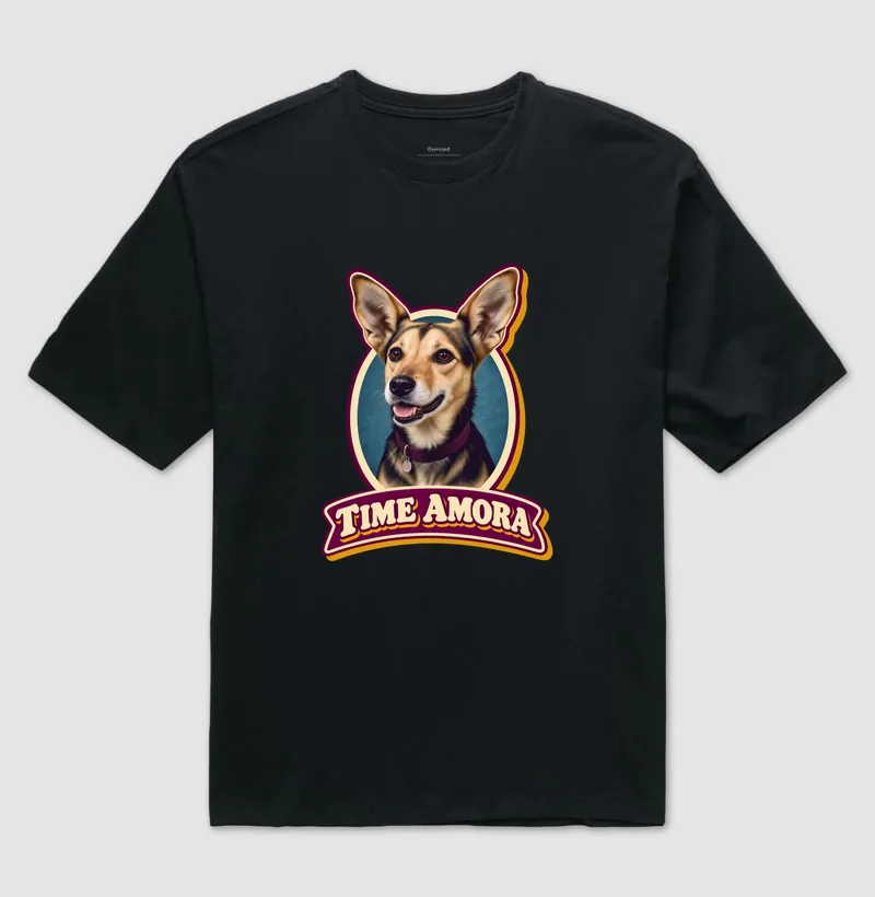Camiseta oversized com a estampa Time Amora
