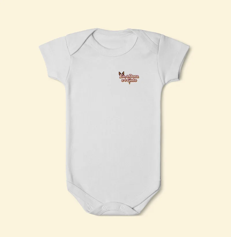 Body de bebê com a estampa Logo no Bolso