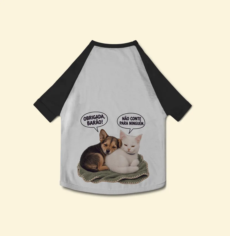 Camisa pet com a estampa Amora e Barão Bebês