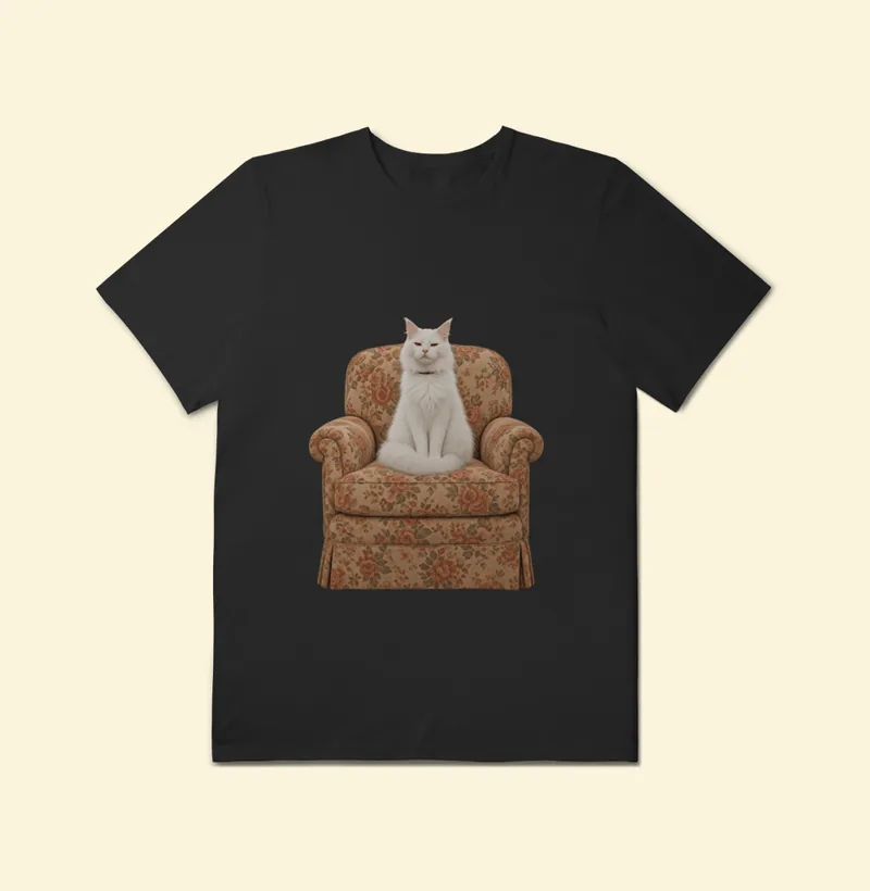 Camiseta Plus Size com a estampa Barão na Poltrona