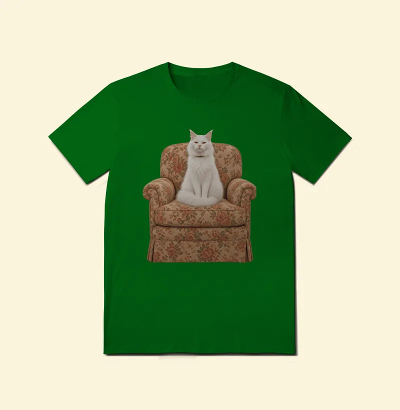 Camiseta Quality com a estampa Barão na Poltrona